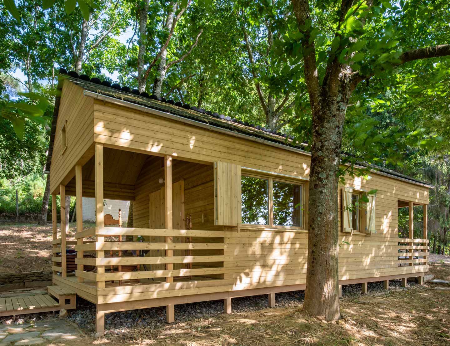 refugio-madera-bosque-naturaleza